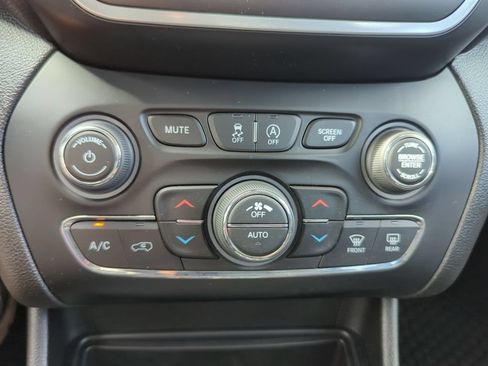Used 2022 Jeep Cherokee Trailhawk AWD/4WD image 20