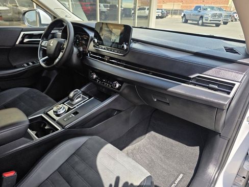 Used 2023 Mitsubishi Outlander SE FWD image 19