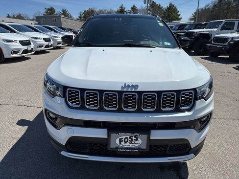Used 2025 Jeep Compass Limited image 8