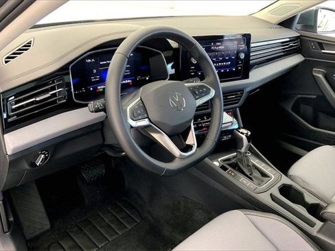 Used 2025 Volkswagen Jetta SE image 14