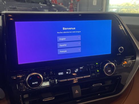 Used 2023 Toyota Highlander Platinum image 23