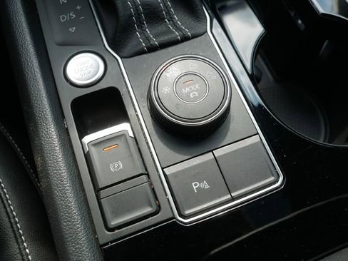 Certified 2023 Volkswagen Atlas SEL image 31