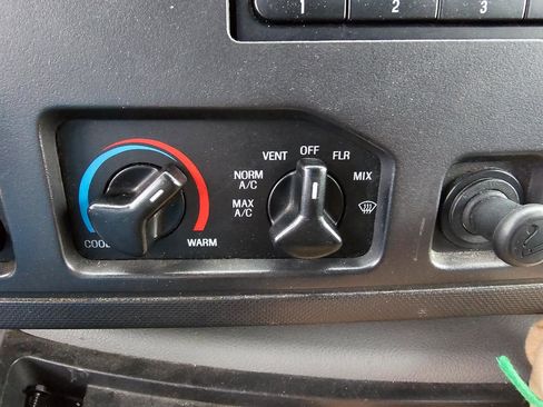 Used 2010 Ford E-350 and Econoline 350 Super Duty image 34