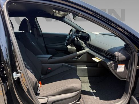 New 2025 Hyundai Elantra SEL image 7