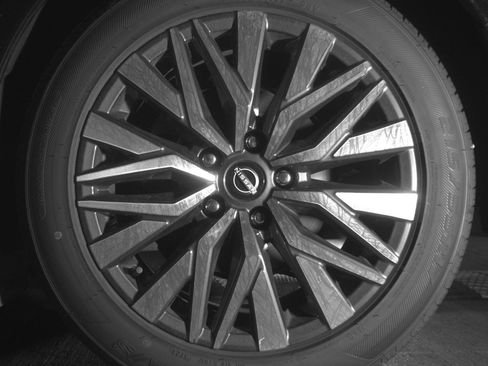 Used 2025 Nissan Altima 2.5 SV FWD image 14