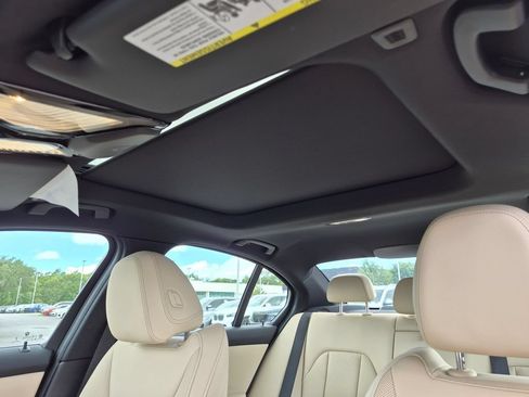 Used 2025 BMW 330i Sedan w/ Premium Package RWD image 14