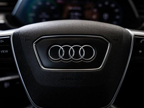 Used 2021 Audi e-tron Premium w/ Convenience Plus Package image 30