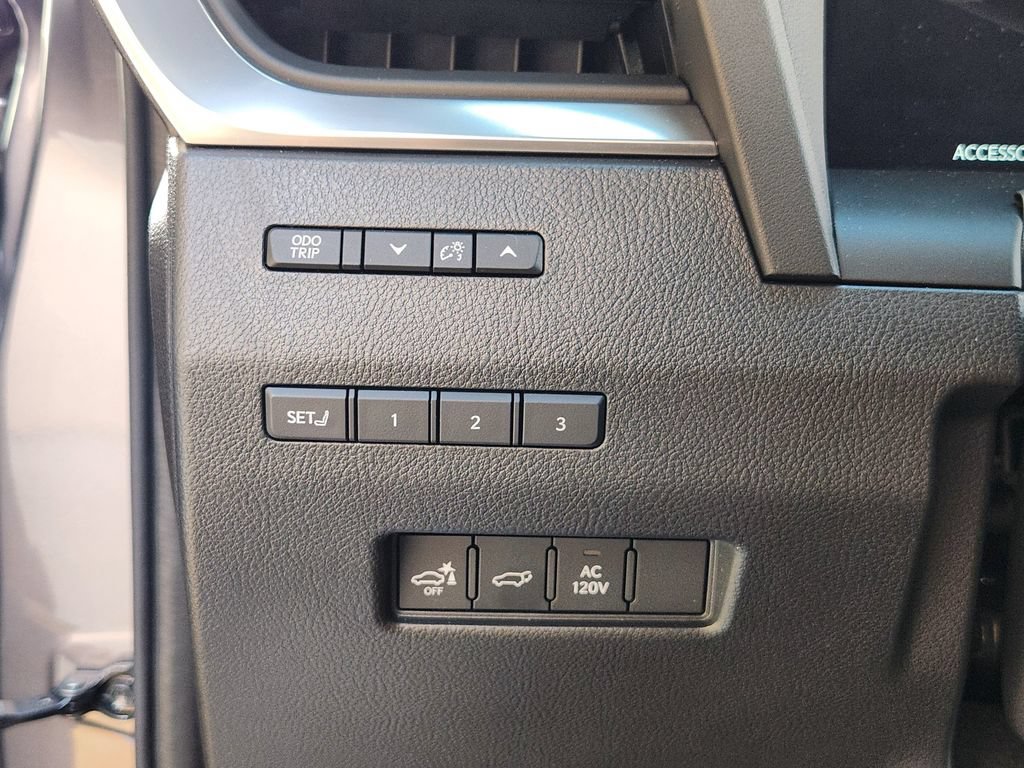 Used 2025 Lexus GX 550 w/ Accessory Package (2T) AWD/4WD image 23