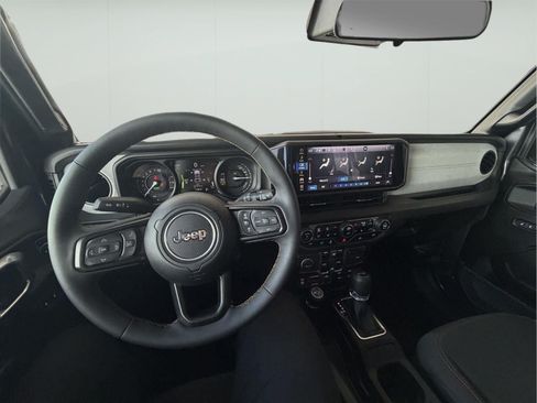 Used 2024 Jeep Wrangler Unlimited AWD/4WD image 9
