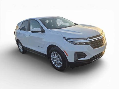 Used 2024 Chevrolet Equinox LT image 2