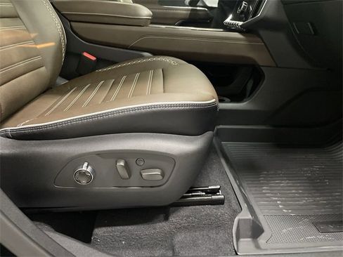Certified 2026 GMC Acadia Denali Ultimate w/ LPO, Floor Liner Package image 22