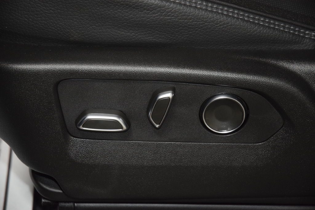 Used 2024 GMC Yukon Denali AWD/4WD image 42