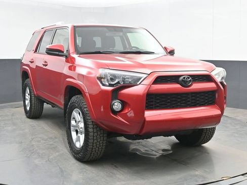 Used 2018 Toyota 4Runner SR5 AWD/4WD image 2