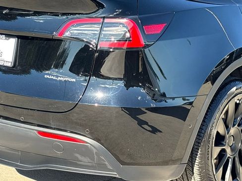 Used 2022 Tesla Model Y Long Range image 6