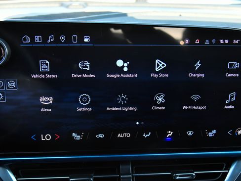 Used 2024 Chevrolet Equinox EV LT w/ LPO, Trailering Package image 27