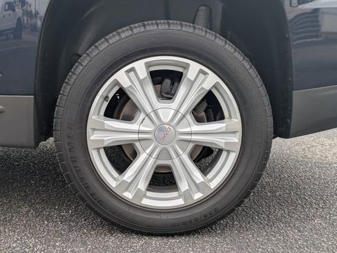 Used 2017 GMC Terrain SLE w/ Technology Package image 13