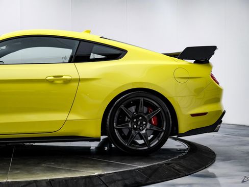 Used 2021 Ford Mustang Shelby GT500 w/ Carbon Fiber Track Pack image 8