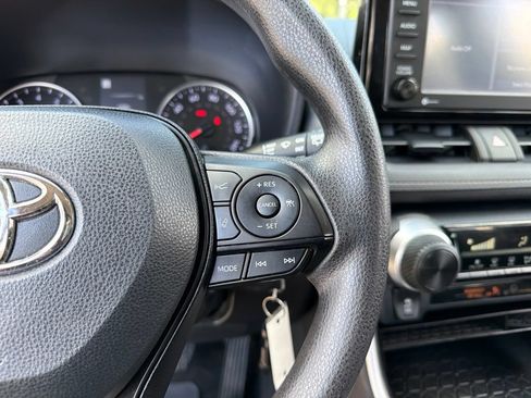 Used 2022 Toyota RAV4 LE FWD image 16