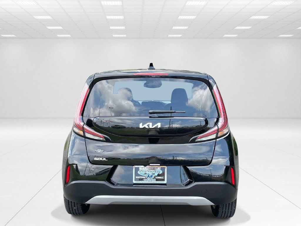 Used 2024 Kia Soul S FWD image 5