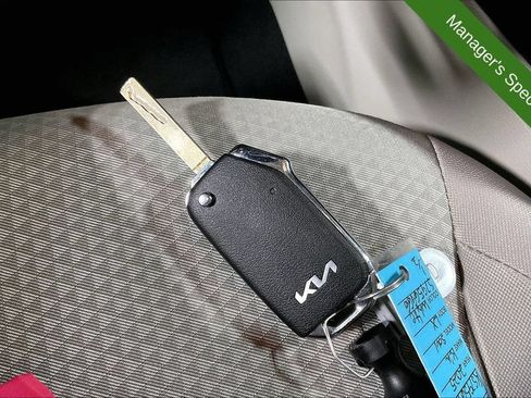 Used 2025 Kia Soul LX w/ LX Technology Package FWD image 12