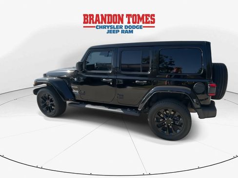 Used 2021 Jeep Wrangler Unlimited Sahara w/ Cold Weather Group AWD/4WD image 5