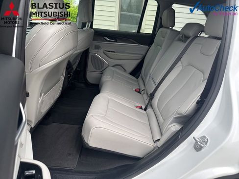 Used 2023 Jeep Grand Cherokee Overland AWD/4WD image 33