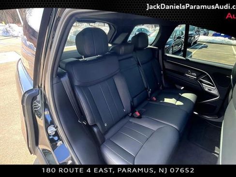 Used 2025 Land Rover Range Rover SE image 19