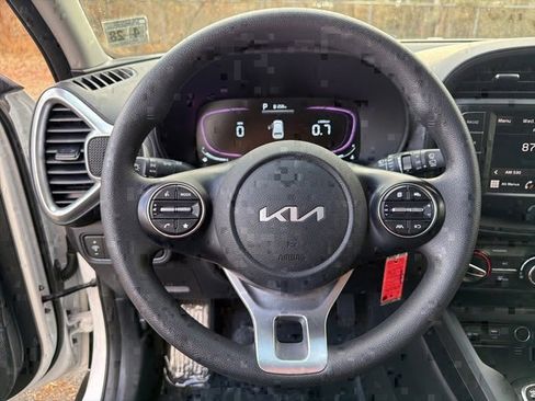 Used 2023 Kia Soul LX w/ LX Technology Package image 19