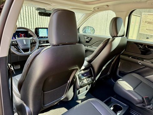 New 2025 Lincoln Aviator AWD w/ Jet Appearance Package image 13