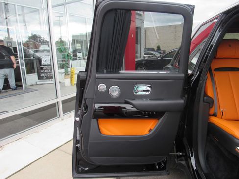 Used 2020 Rolls-Royce Cullinan AWD/4WD image 12