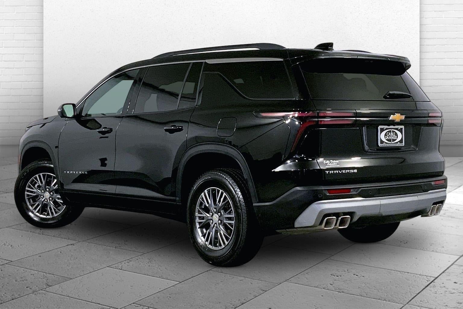 Used 2026 Chevrolet Traverse LT w/ Driver Confidence Package FWD image 11