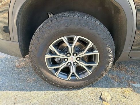 Used 2024 GMC Acadia AT4 w/ Luxury Package image 7