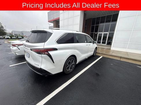 Used 2026 Toyota Sienna Platinum AWD/4WD image 2