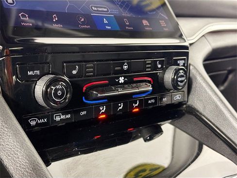 Used 2023 Jeep Grand Cherokee Limited image 16