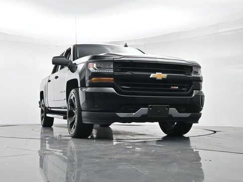 Used 2018 Chevrolet Silverado 1500 LT w/ All Star Edition image 34