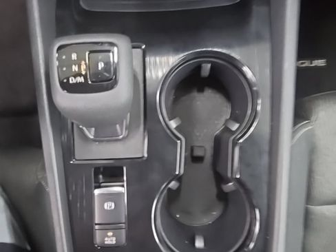Used 2024 Nissan Rogue SV FWD image 33