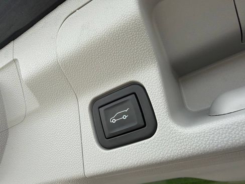 Used 2023 GMC Acadia SLT AWD/4WD image 31