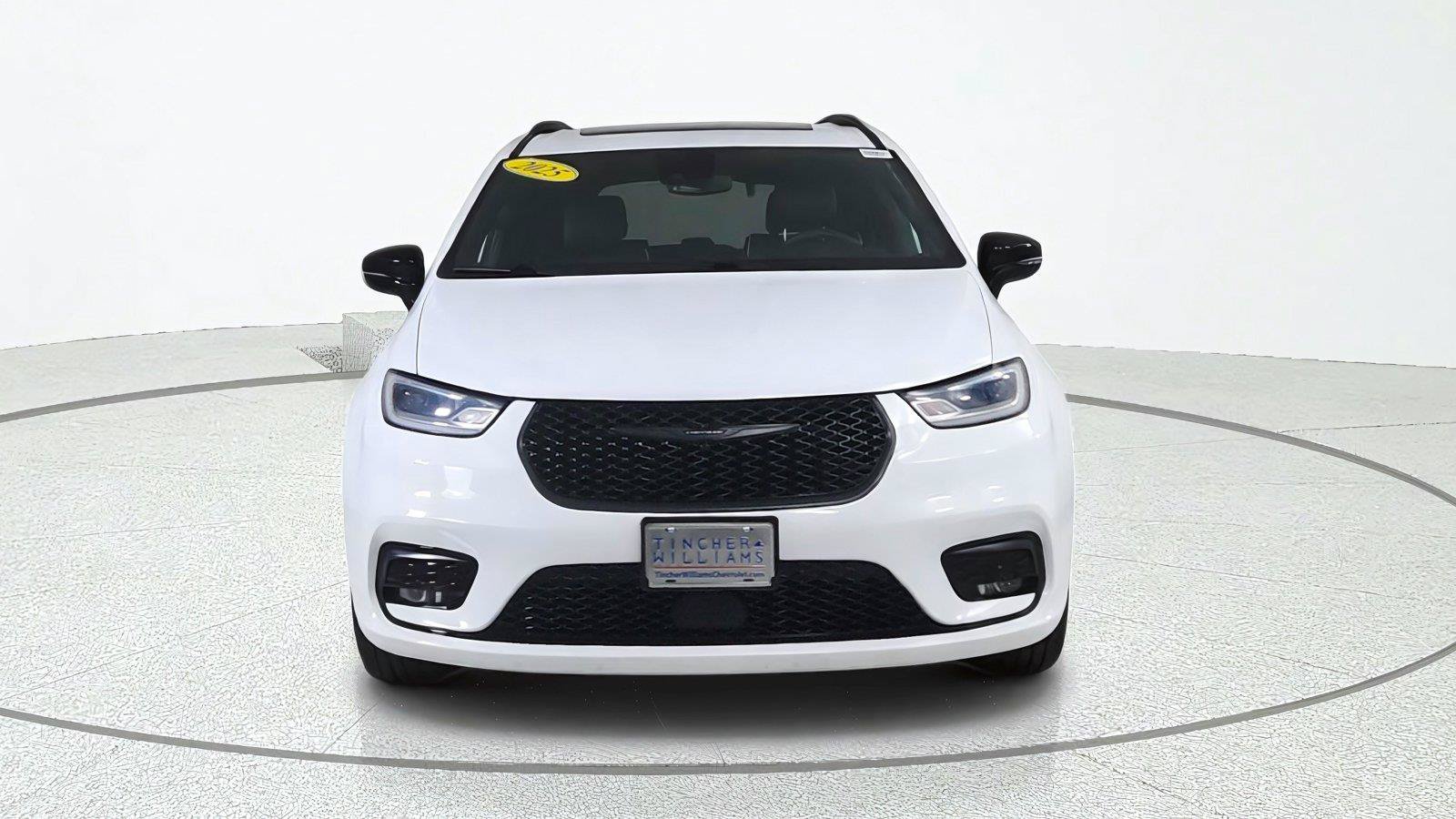 Used 2025 Chrysler Pacifica Limited FWD image 2