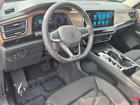 Used 2024 Volkswagen Atlas SE w/ Black Wheel Package AWD/4WD image 10