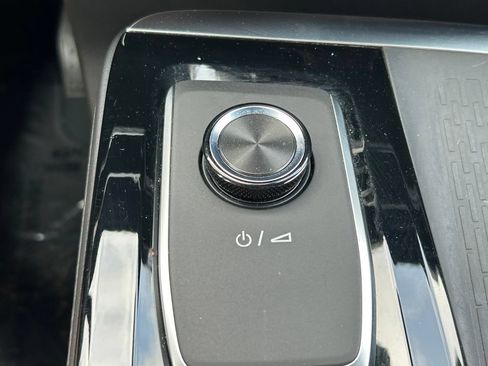 Used 2025 Buick Enclave Preferred FWD image 29