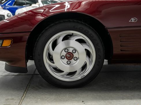 Used 1993 Chevrolet Corvette Convertible RWD image 9