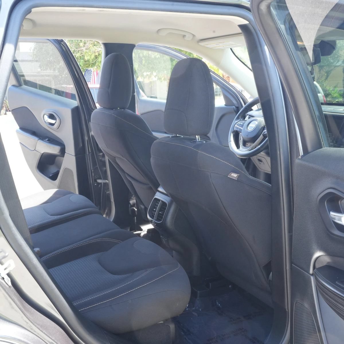 Used 2016 Jeep Cherokee Latitude w/ Comfort & Sound Group FWD image 14