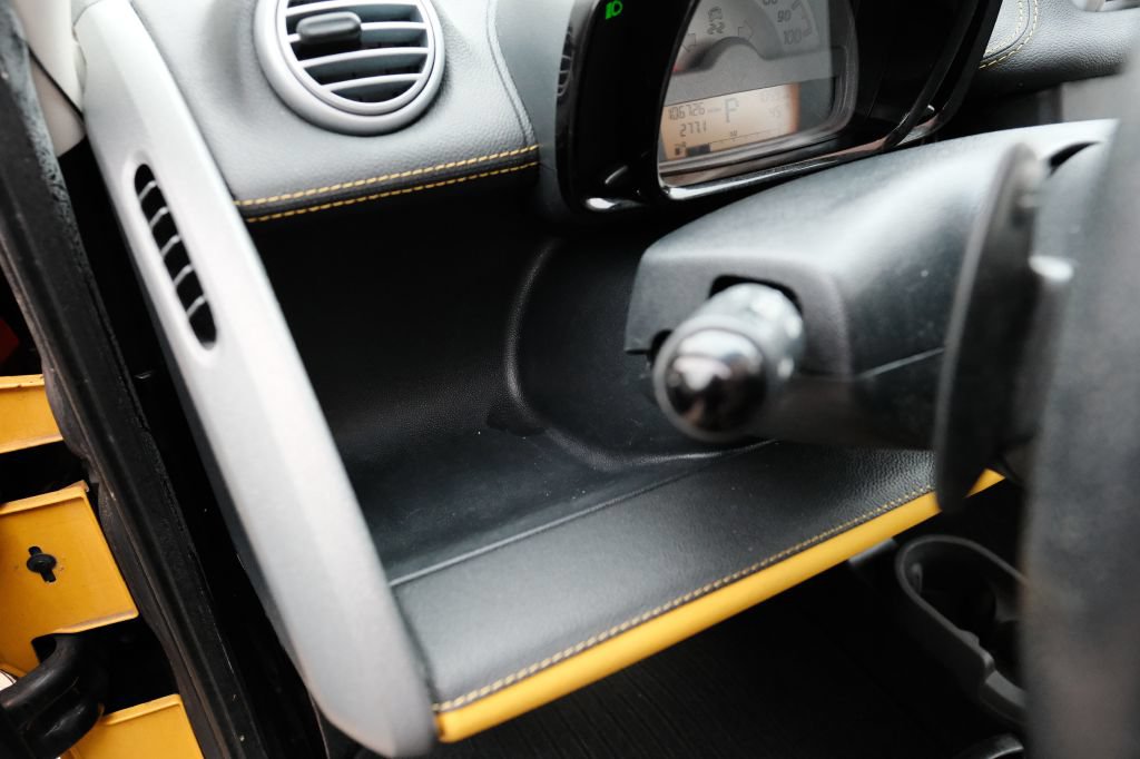 Used 2013 smart fortwo BRABUS RWD image 20