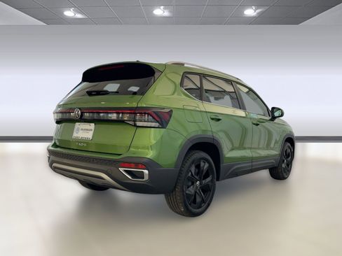 New 2026 Volkswagen Taos SE image 9