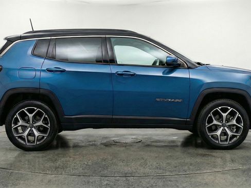 Used 2025 Jeep Compass Limited image 11