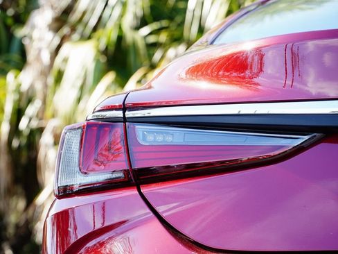 Used 2021 Lexus ES 350 w/ Premium Package image 7