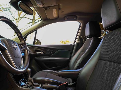 Used 2022 Buick Encore Preferred image 8