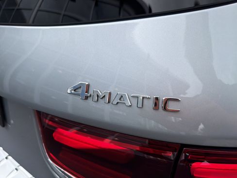 Used 2026 Mercedes-Benz GLB 250 4MATIC image 8