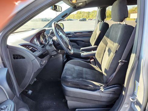 Used 2015 Dodge Grand Caravan SE image 13