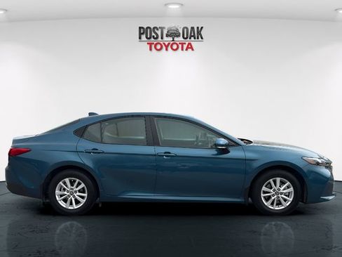 Used 2025 Toyota Camry LE w/ Convenience Package image 8